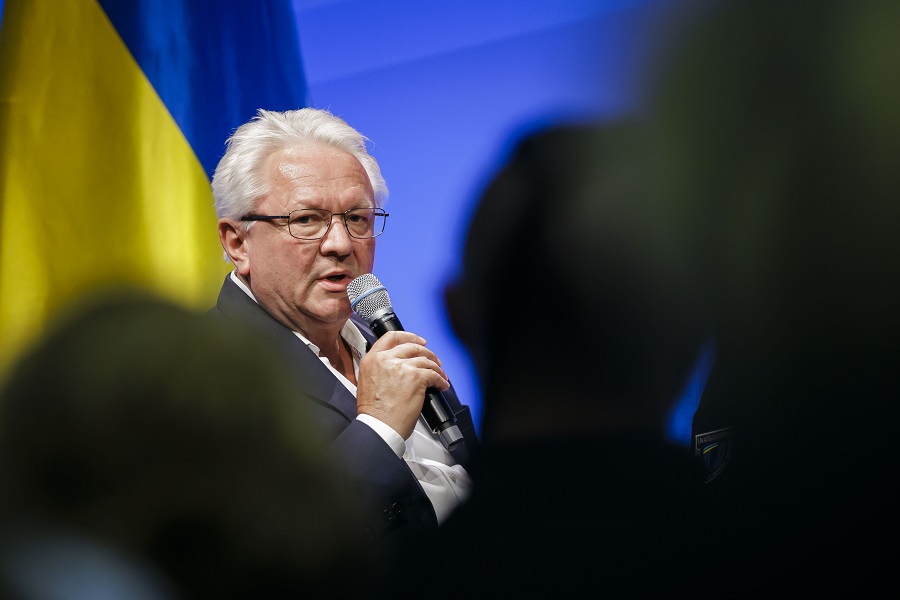 Germany’s defence contractor Rheinmetall anticipates steady ammunition orders from Ukraine, even if peace is achieved in the ongoing conflict with Russia. CEO Armin Papperger stressed that Ukraine would continue to strengthen its defences, preparing for potential future defence operations.