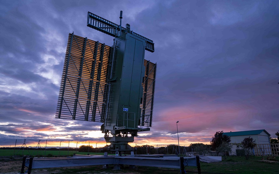 Indra, a leading Spanish defence company, has been awarded a contract to supply a long-range Lanza radar to the Thai Air Force. This deal strengthens Indra’s position in the Asian defence market, paving the way for future opportunities in the region.