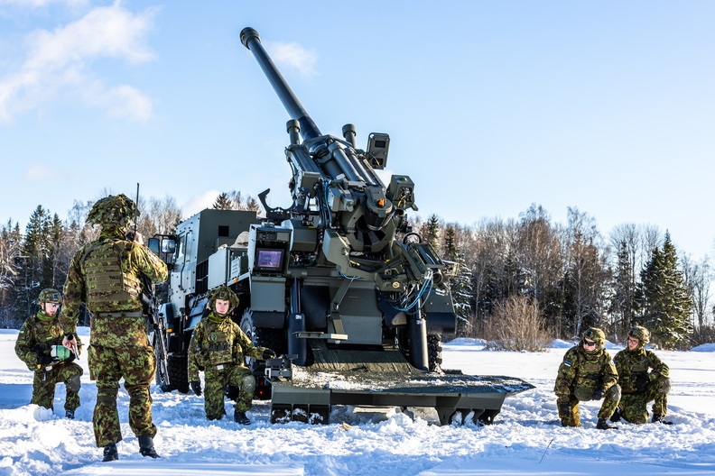 Estonian conscripts begin training on CAESAR self-propelled howitzers