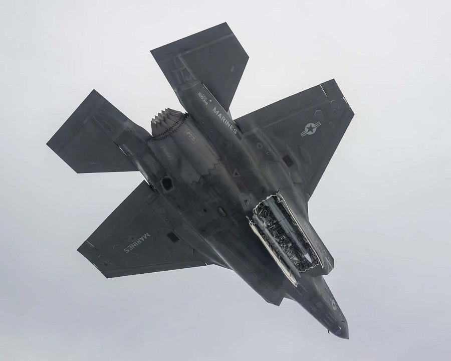 Royal Navy officers lead pivotal trials to Arm F-35 jets with Meteor air-to-air missile