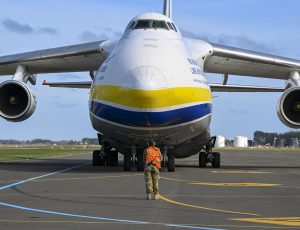 An Antonov AN-124 cargo aircraft is scheduled to land this week at Royal New Zealand Air Force (RNZAF) Base Ohakea, delivering key components for a new P-8A Poseidon training facility. The project supports advanced training for aircrew and maintainers of the Poseidon fleet.