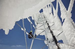 Nokia, Telia, and the Finnish Defence Forces have successfully completed the world’s first live cross-border handover of a 5G standalone network slice. The trial, conducted in March 2025 during a Nordic military exercise, marks a major step forward in using 5G technology for mission-critical defence communications.