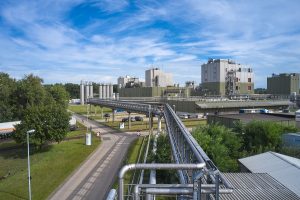 The Slovak defence company MSM GROUP, part of the Czechoslovak Group (CSG) holding, has announced the acquisition of the Walsrode industrial park in Bomlitz, Germany. This strategic investment includes the production plant for Walsroder nitrocellulose, a key material for both defence and other strategic industries.