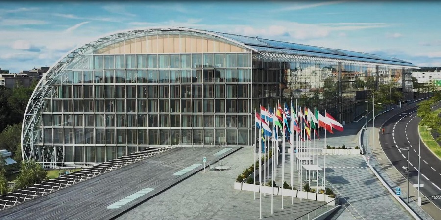 EIB triples funding to €3 billion for defence industry SMEs, signs first deal with Deutsche Bank
