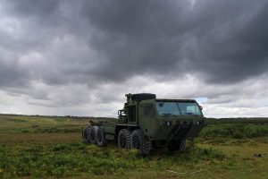 Oshkosh Defense LLC, a subsidiary of Oshkosh Corporation, has received new orders from the U.S. Army worth $167 million for 225 trucks and 54 trailers under the Family of Heavy Tactical Vehicles (FHTV) contract. The orders strengthen the company’s position in the Army’s long-term modernisation strategy and signal continued demand for its heavy tactical vehicle portfolio.