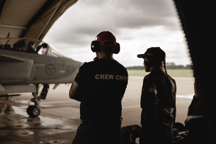 British and Polish crews refuel Swedish Gripen fighters in NATO cross-servicing exercise