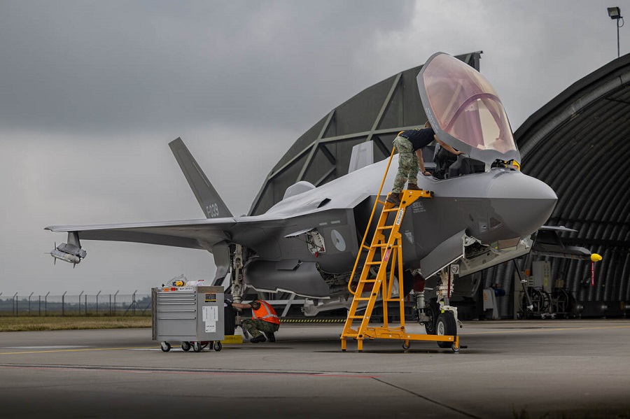 Dutch F-35 fighter jets land in Poland to secure NATO airspace over eastern flank for three months