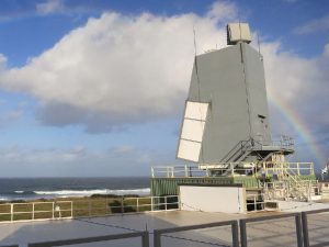 Raytheon, an RTX business, has successfully carried out the first live test of the AN/SPY-6(V)4 radar in cooperation with the U.S. Navy. The test took place at the Advanced Radar Detection Laboratory at the Pacific Missile Range Facility in Hawaii.