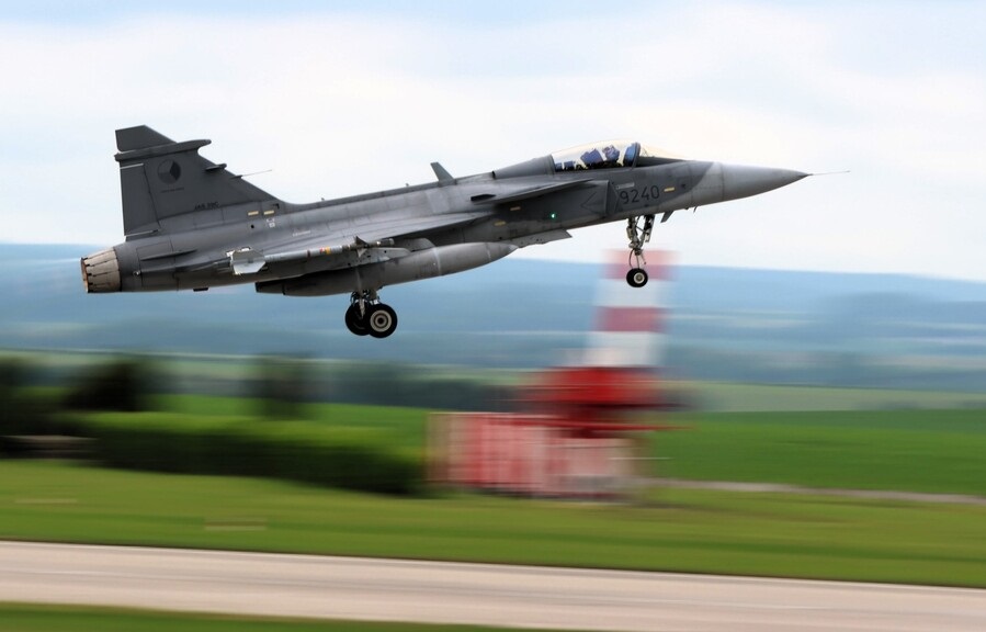 Czech Air Force to continue operating Gripen fighter jets until 2035 under extended lease deal