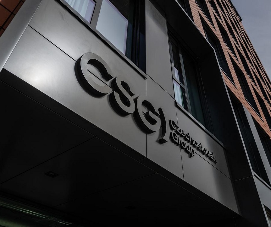 The global industrial and technology group CSG (Czechoslovak Group) will take part in a new strategic partnership between Hungarian group 4iG and Rába Automotive Holding Plc., a leading manufacturer of heavy vehicles and their components. The move follows 4iG’s acquisition of a 74% stake in Rába and a mandatory offer to purchase the remaining shares in a transaction valued at nearly HUF 25 billion, equivalent to just under EUR 64 million or CZK 1.55 billion.