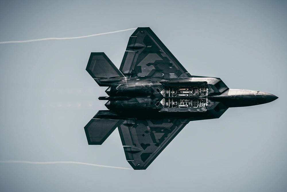 Raytheon and U.S. Air Force set record with longest known AMRAAM missile shot from F-22 Raptor fighter.