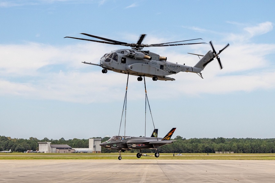 U.S. Air Force and U.S. Marine Corps complete first sling load of F-35B Lightning II airframe