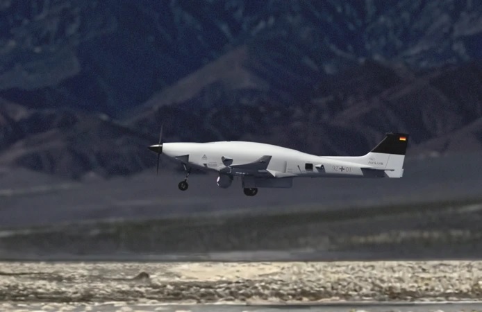 German defence firm Hensoldt and UAV specialist Avilus have announced a strategic partnership focused on the development and marketing of cutting-edge sensor and ISR (intelligence, surveillance, reconnaissance) systems for unmanned aerial platforms. The collaboration aims to deliver scalable UAV solutions “Made in Germany” by combining Hensoldt’s advanced sensor technology with Avilus’s agile production capabilities.