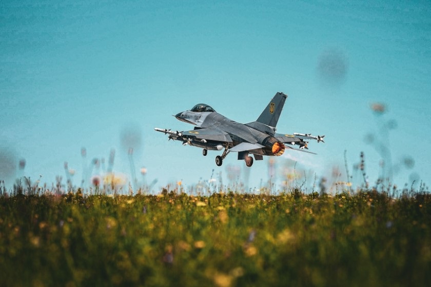 Ukrainian F-16 pilots sustain air defence amid Russian attacks and electronic warfare threats