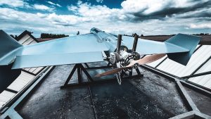 Auterion has announced the successful completion of the U.S. Defense Innovation Unit’s Artemis programme, delivering a long-range deep strike drone with a range of up to 1,000 miles. The system, tested in Ukraine, features visual targeting and is designed for high-precision strikes even in GPS-denied environments.
