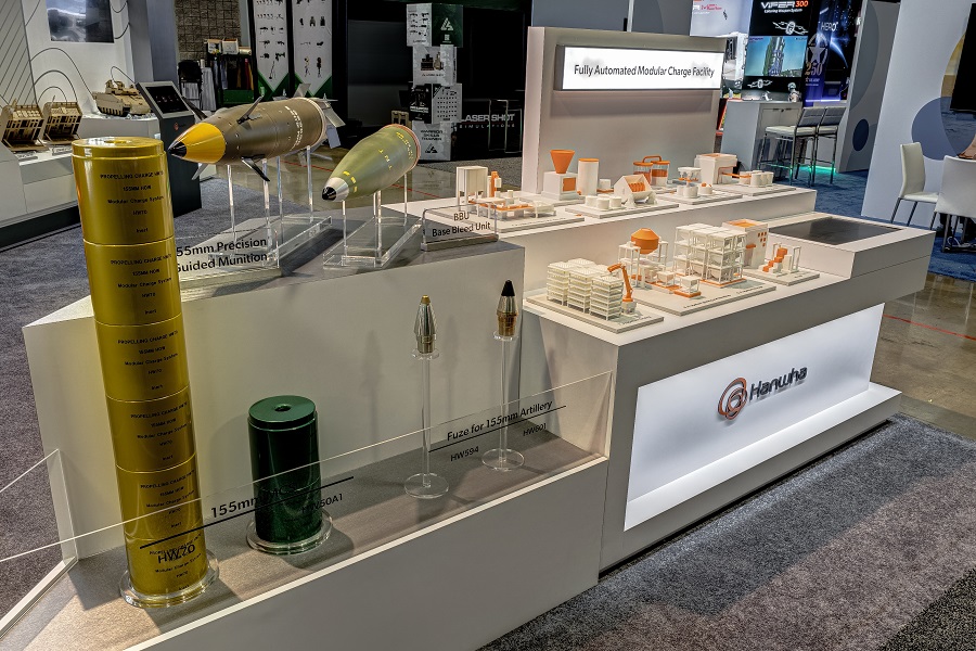 Hanwha Aerospace has signed a three-year framework agreement with Sweden’s Defence Materiel Administration (FMV) to supply Modular Charge Systems (MCS) for artillery use. The agreement includes an initial order valued at approximately $110 million and was formalised at the AUSA 2025 Annual Meeting in Washington, D.C.
