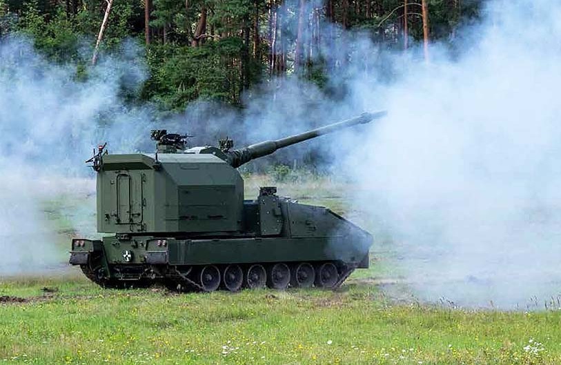 KNDS Deutschland unveils tracked version of RCH 155 self-propelled howitzer, offers it to U.S. Army as M109 replacement
