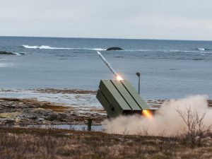 The Norwegian government has signed a contract worth approximately €85 million with Kongsberg Defence & Aerospace to acquire additional NASAMS air defence components. The acquisition is aimed at strengthening Norway’s ability to counter aerial threats and enhance national defence readiness.
