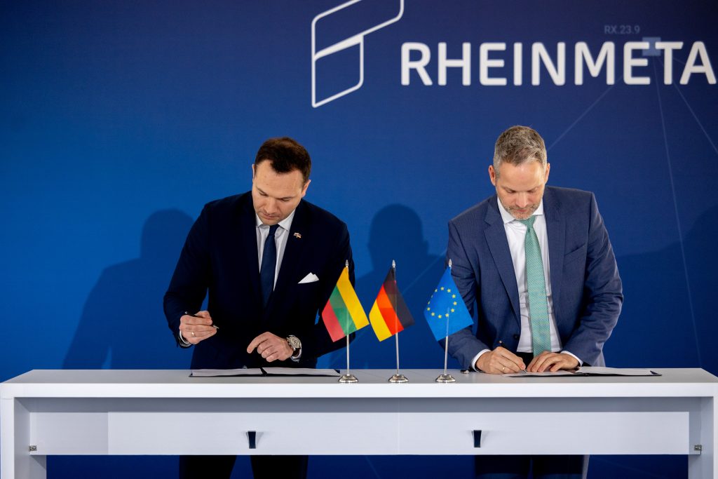 Rheinmetall has officially begun construction of a new 155mm artillery ammunition plant in Baisogala, Lithuania, marking a major step in strengthening defence production on NATO’s eastern flank. The facility, operated by joint venture Rheinmetall Defense Lithuania, will span 340 hectares and produce tens of thousands of artillery shells annually.