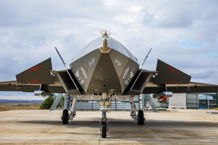 Bayraktar Kizilelma performs first autonomous close-formation wingman flight test in Türkiye