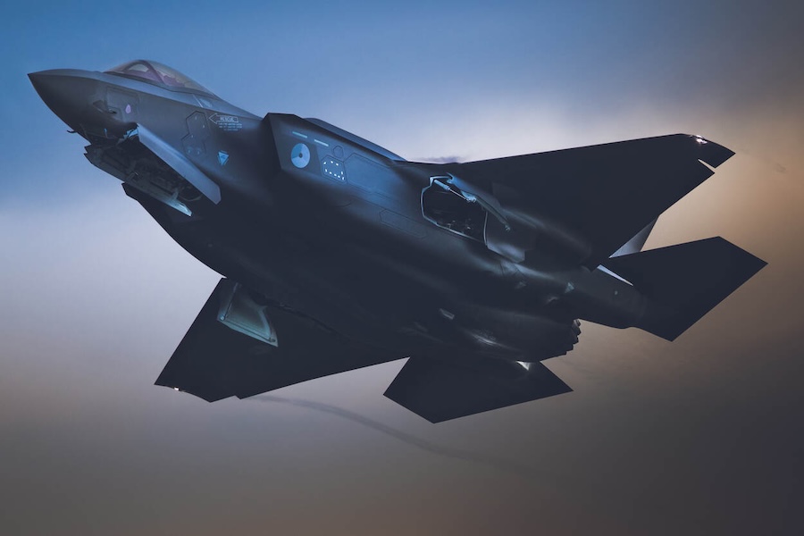 Dutch F-35s and Apaches conduct night air defence drills against drones near two air bases