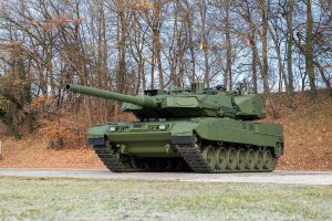 KNDS Deutschland will build a Leopard 2A8 main battle tank assembly plant in Kaunas, Lithuania, under a contract with the Lithuanian Ministry of National Defence and a memorandum on industrial cooperation signed with national and international partners. The project covers the construction of assembly and maintenance infrastructure in Lithuania and will benefit from major investment project status granted by the Ministry of the Economy and Innovation to accelerate implementation.