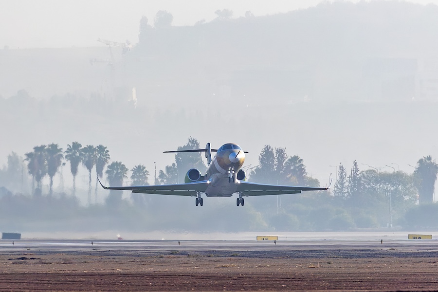 Gulfstream G300 completes first flight as new super-midsize jet enters full test programme