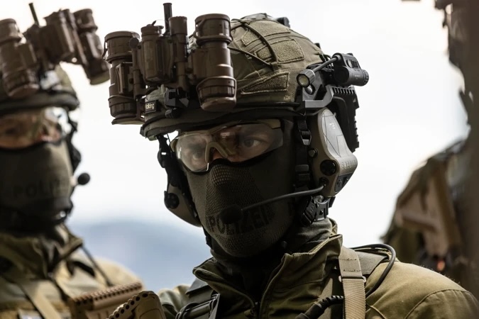 Hensoldt-Theon consortium wins OCCAR order for night vision goggles for German, Belgian forces