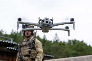 The U.S. Department of War has issued a request for information to assess industry’s ability to produce about 300,000 inexpensive drones at speed, aiming to meet the “drone dominance” goals set by the president. The move follows President Donald J. Trump’s 6 June executive order “Unleashing American Drone Dominance,” which outlined plans to expand both commercial and military drone capability.