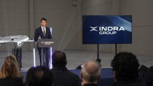 Indra Group will build its main and most advanced multipurpose drone and loitering munition factory in León as part of its industrial growth strategy and response to Spain’s Special Modernization Programs. The plans were presented during a meeting in León between Indra’s Executive Chairman Ángel Escribano, CEO José Vicente de los Mozos, and the Secretary of State for Defence, Amparo Valcarce.