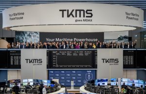 TKMS marked its entry into the MDAX by ringing the opening bell at the Frankfurt Stock Exchange to start trading, celebrating a key milestone on the capital markets. The inclusion follows only months after the company’s spin-off from thyssenkrupp AG and its successful stock market debut.
