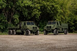 Oshkosh Defense said it has received an additional $25 million contract from the U.S. Army to supply FMTV A2 Low-Velocity Airdrop 4×4 cargo vehicles and associated kits. The award follows a recent Army order for 97 vehicles and reflects continued investment in airdrop-capable tactical mobility systems.