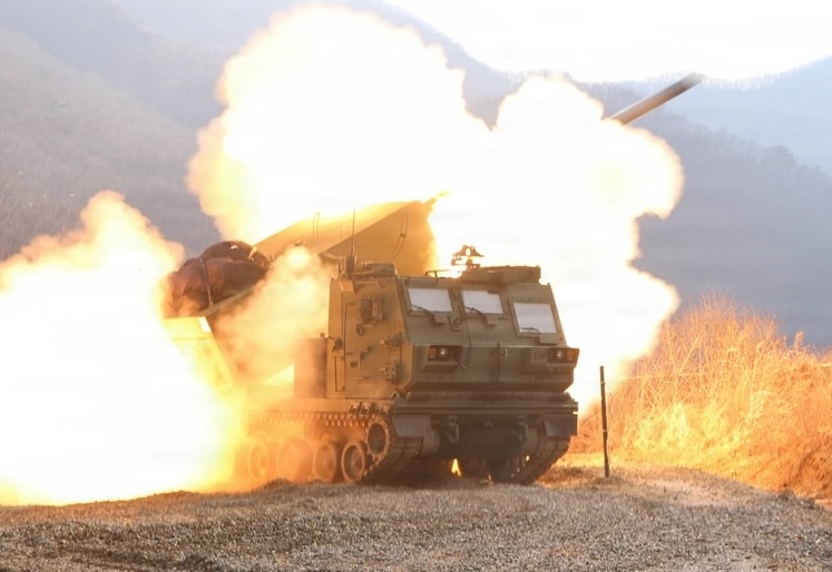 U.S. Army tests Extended Range GMLRS alternative warhead from M270A2 launcher, doubling strike distance to 150 km