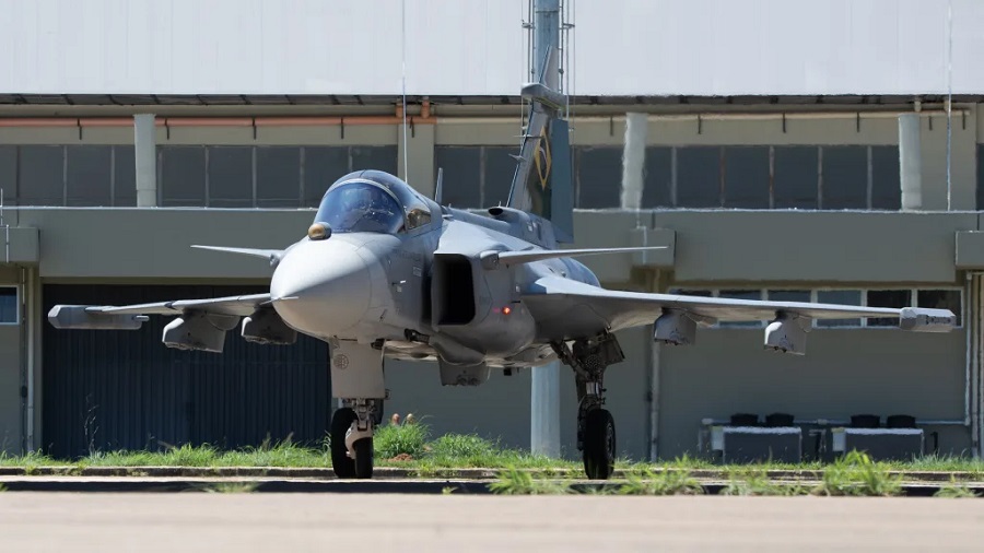 Brazilian Gripen E conducts IRST tests in simulated aerial combat