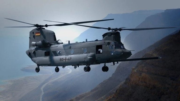 Boeing has commissioned ESG Elektroniksystem- und Logistik-GmbH to conduct an analysis of the extensive ground support equipment for the 60 CH-47F Block II Chinook heavy-lift helicopters ordered by the German Armed Forces. The so-called ESOH analysis (Environment