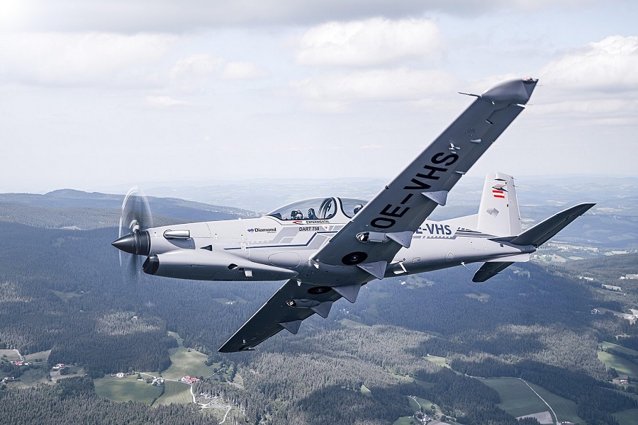Diamond Aircraft: first flight of the DART-750