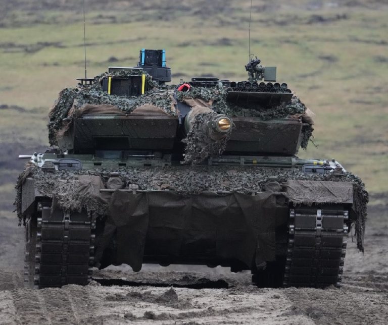 More than 100 battle tanks of the older Leopard 1A5 type