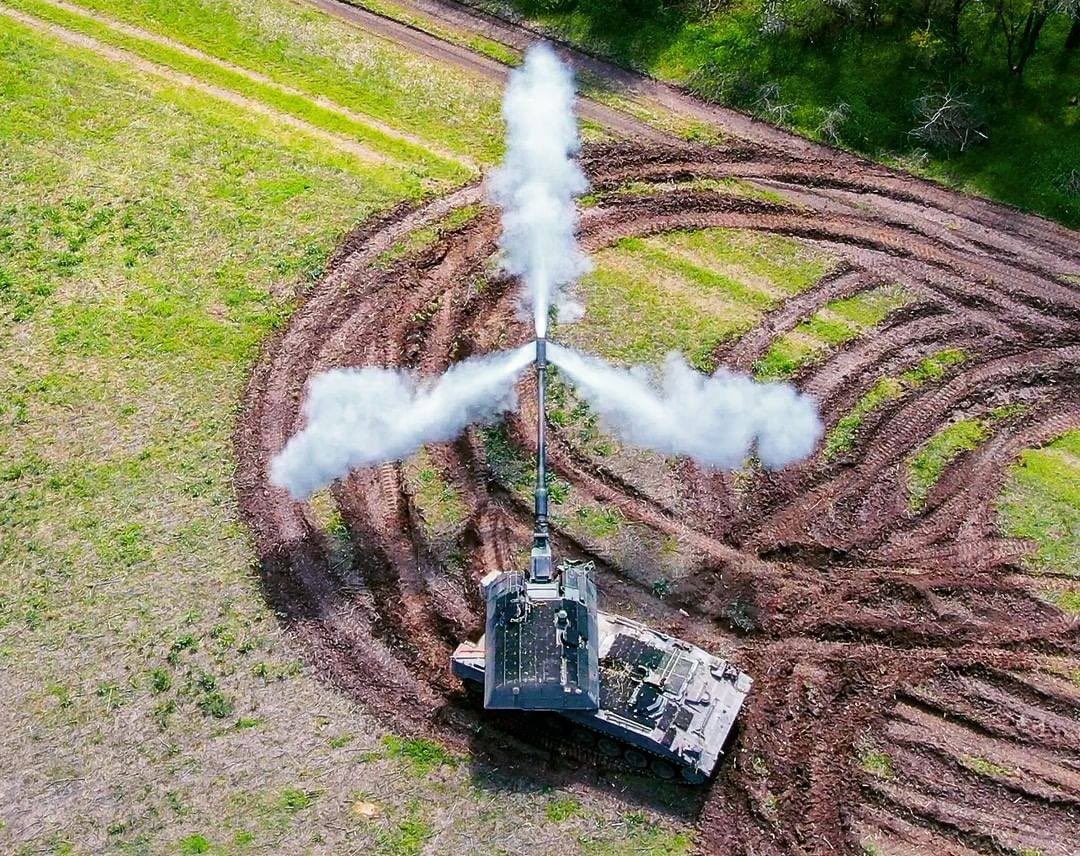 Panzerhaubitze 2000 artillery systems in action in Ukraine [VIDEO]