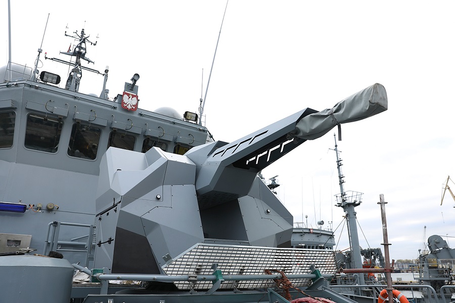 Polish Navy minehunter equipped with the newest naval armament system OSU-35K