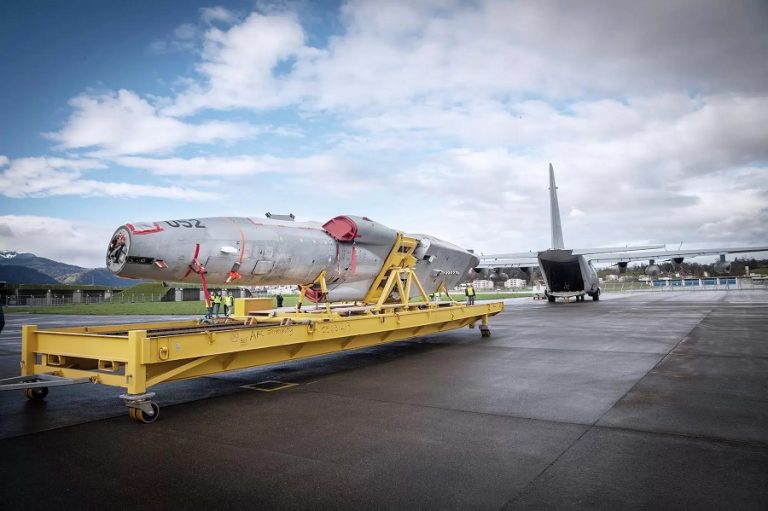 An important milestone has been reached in the U.S. Navy’s ARTEMIS project: RUAG has handed over the first of a total of 22 F-5 jets to Tactical Air Support (Tactical Air). Acting as a subcontractor on behalf of Tactical Air