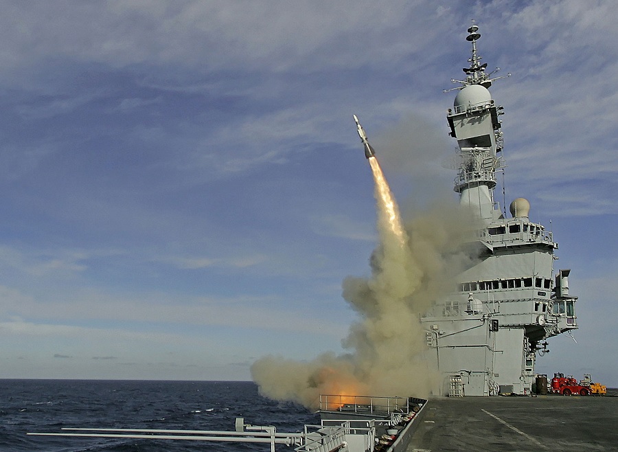 French Navy tests Aster 30 missile against Hammer IR bomb in automated live-fire exercise