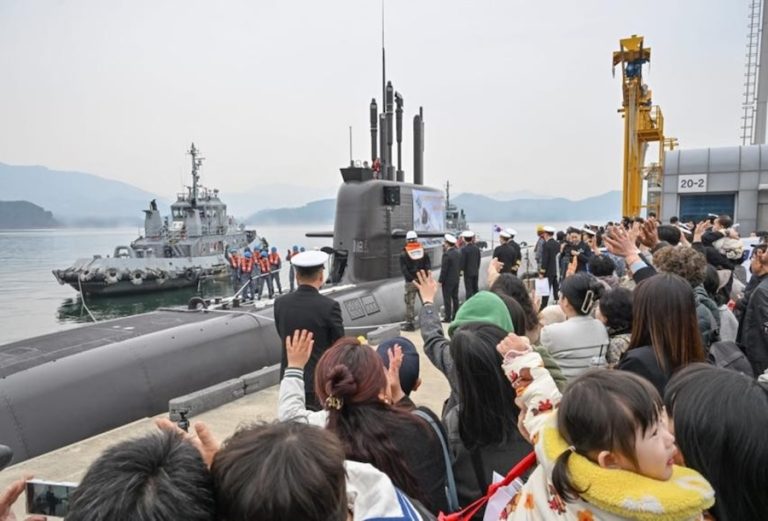 Hanwha Ocean: KSS-III submarine departs for Canada, showcasing long ...