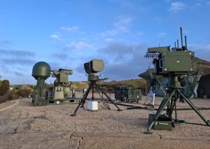 Spain’s defence technology company Indra has reported growing interest in its counter-UAS system currently deployed with Spanish Armed Forces in Lithuania. Several delegations from countries in Northern and Eastern Europe have visited the system to observe its capabilities and exchange operational experience with the Spanish contingent.