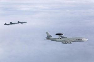 A NATO Airborne Early Warning and Control System aircraft has conducted its first mission in Finnish airspace, marking a milestone in Allied air operations. The flight strengthened surveillance and integration across the Alliance while demonstrating NATO’s continued presence in the High North and along the eastern flank.