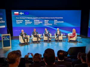 Swedish defence company Saab has signed new cooperation agreements with Poland’s defence industry partners Polska Grupa Zbrojeniowa (PGZ) and WB Group. The agreements are intended to deepen collaboration between the Swedish and Polish defence sectors and expand joint development of advanced military capabilities.