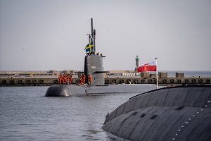 Sweden’s Minister for Defence Pål Jonson visited the Swedish submarine HMS Uppland in the Polish port of Gdynia during last week’s State Visit to Poland. The visit took place alongside Poland’s Deputy Prime Minister and Minister of National Defence Władysław Kosiniak-Kamysz.