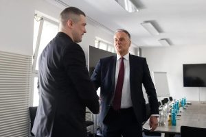 Ukraine has held talks with leading defence manufacturers to advance its air defence capabilities, focusing on expanding supply and cooperation. The discussions took place in Berlin between Ukraine’s Minister of Defence Mykhailo Fedorov and representatives of Raytheon and Diehl Defence.