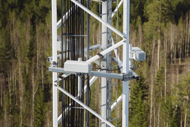 Saab has launched Sirius Compact L24R, a fixed-panel passive electronic warfare sensor designed for strategic national security applications. The company unveiled the system at the AOC EW Europe symposium in Helsinki.