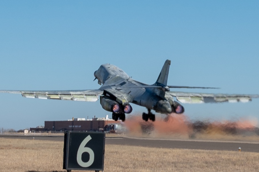 U.S. Air Force returns stored B-1B Lancer bomber to operational service after two-year regeneration effort