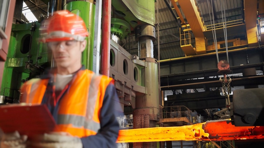 BAE Systems has delivered the first British-made artillery barrel forgings to Ukraine, marking the return of this type of production to the UK after almost two decades. The shipments are part of a £61 million contract awarded by the UK Ministry of Defence for 150 forgings covering 105mm and 155mm artillery barrels.
